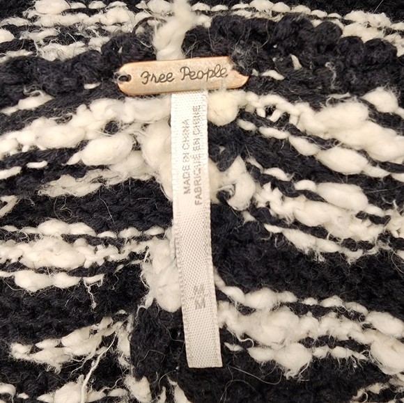 Free people womens oversized sweater size medium - Picture 6 of 7